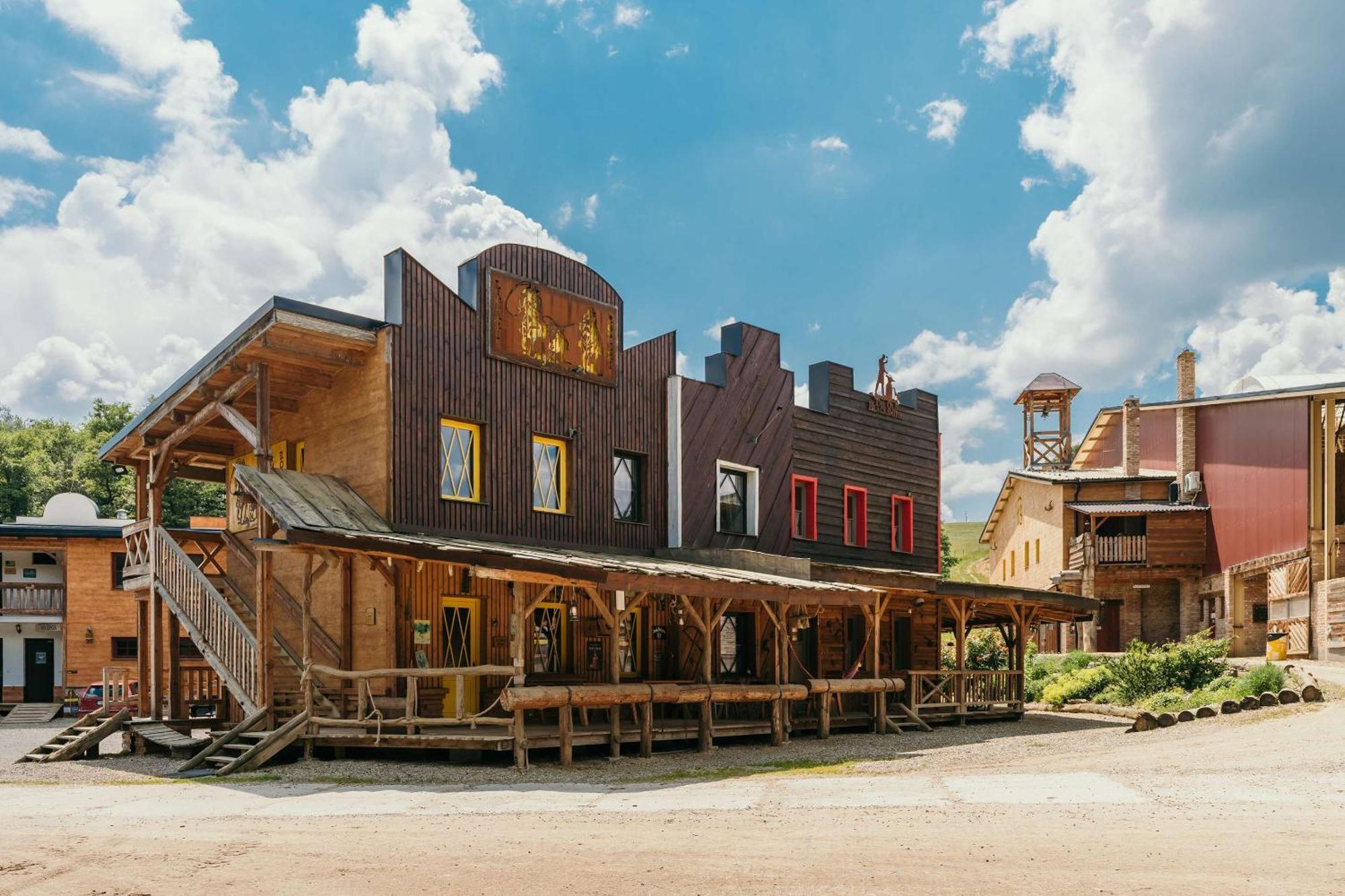 Ranch 13 - Western A Kone Nemšová Zewnętrze zdjęcie